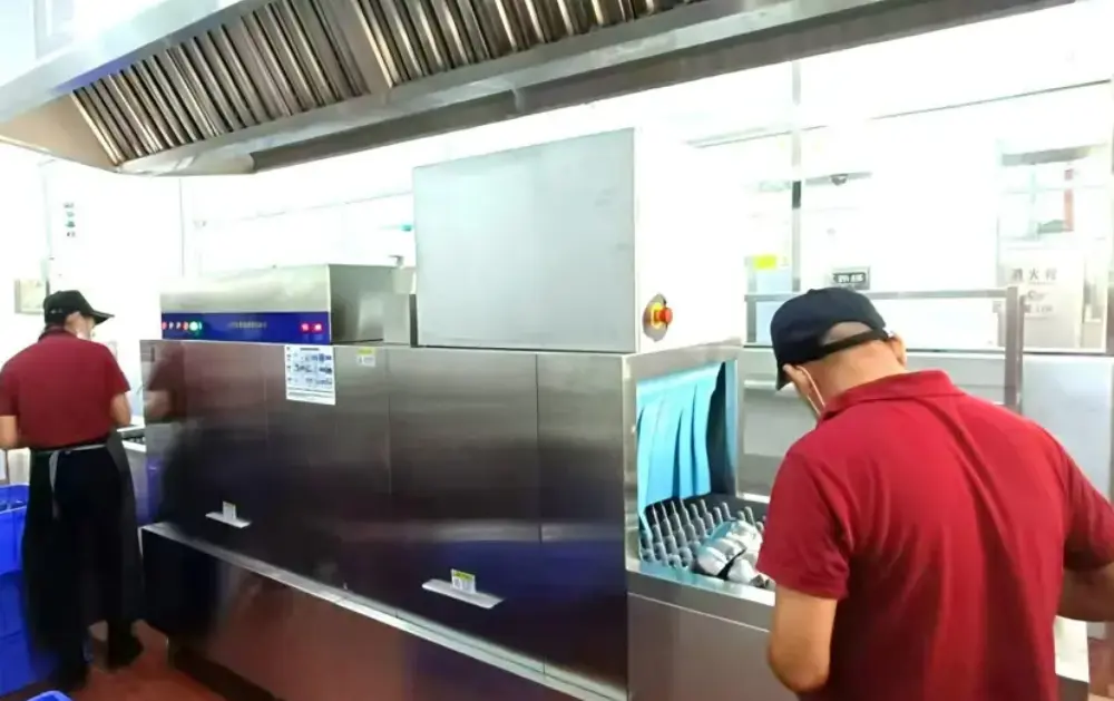 Ví dụ về ứng dụng máy rửa chén thương mại: Sử dụng thiết yếu trong các ngành ...